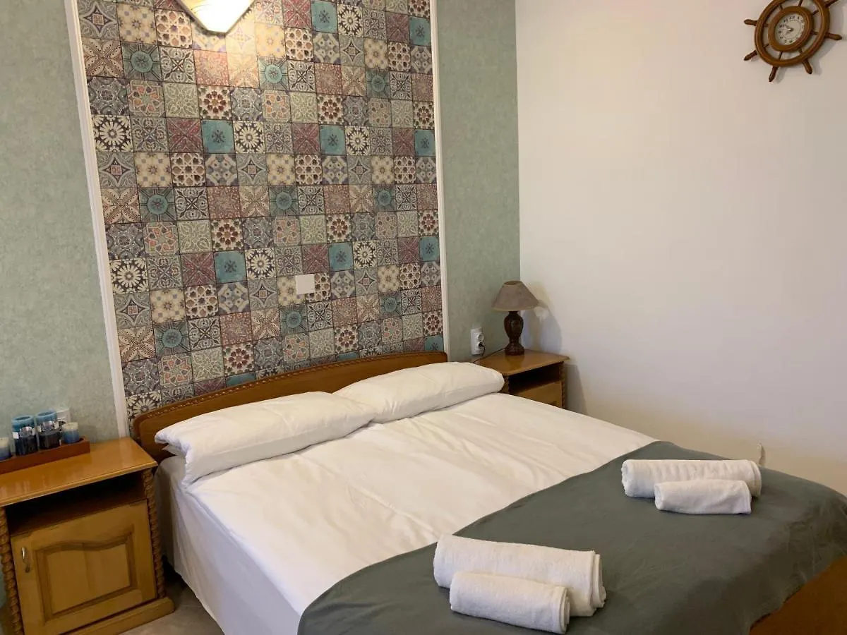 Sunray Guest House, Private Rooms & Apartment With Lovely Sea View 바르나 0*,  불가리아